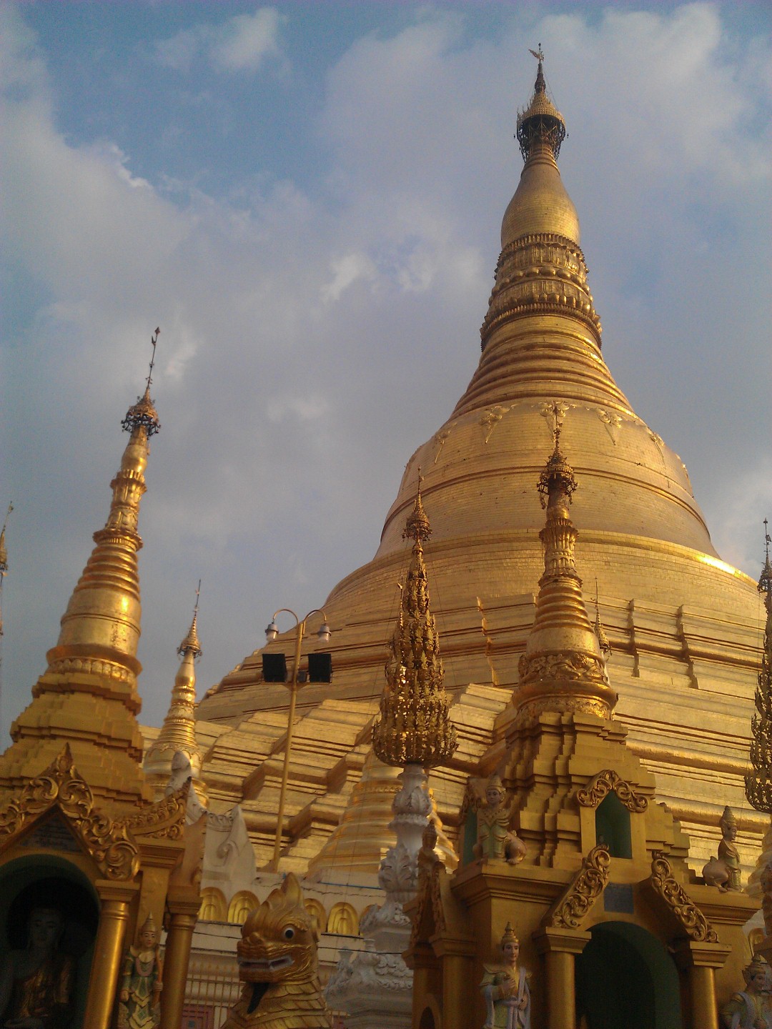 shwedagon pagoda yangon