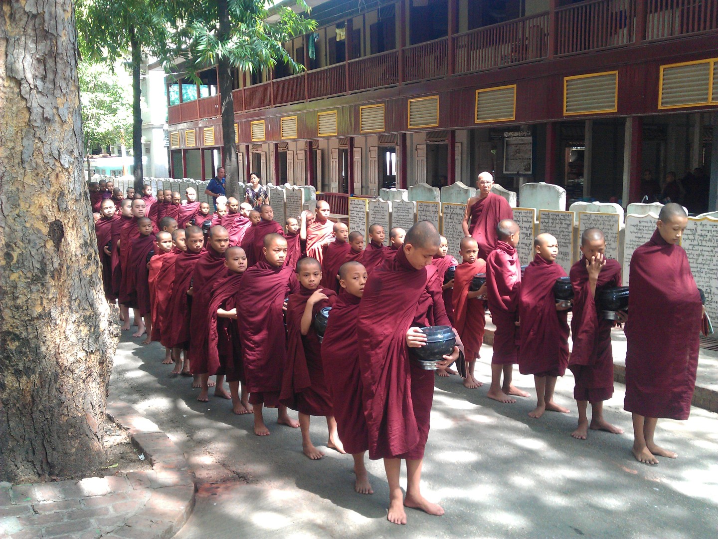 Mandalay-Innwa-Monks